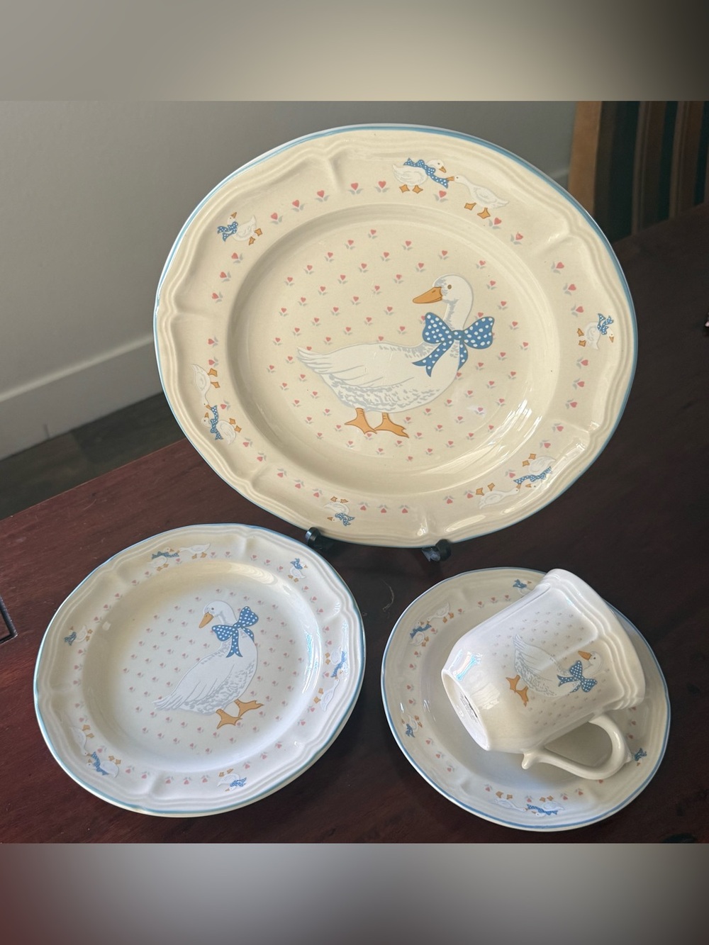 Brickoven Stonewear Aunt Rhody Goose Dish Place set 4 Pieces Grannycore Blue Bow